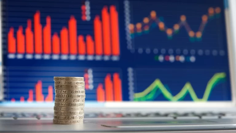 Stablecoin Yield Strategies in 2025